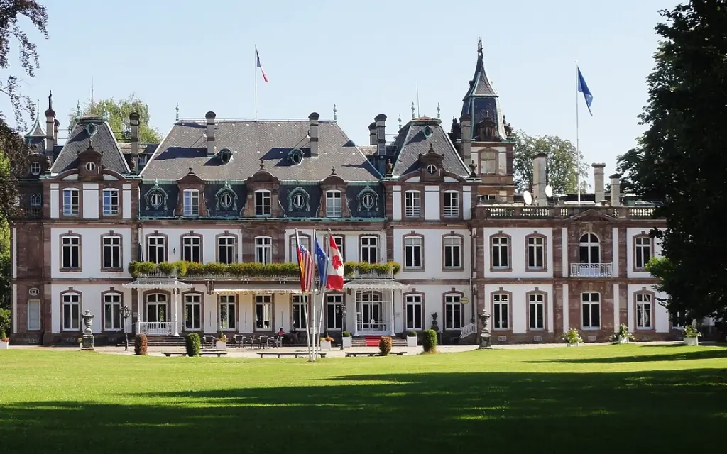 Château de Pourtalès gezien over het park, Straatsburg